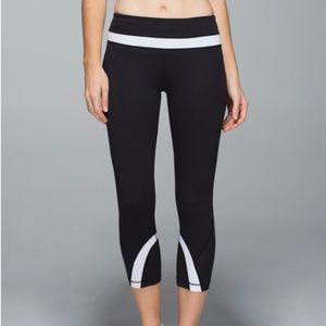 Lululemon Inspire Crop II - Luxtreme Size 6